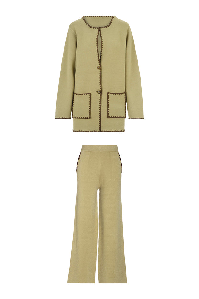 Completo maglia e pantalone con profili a contrasto