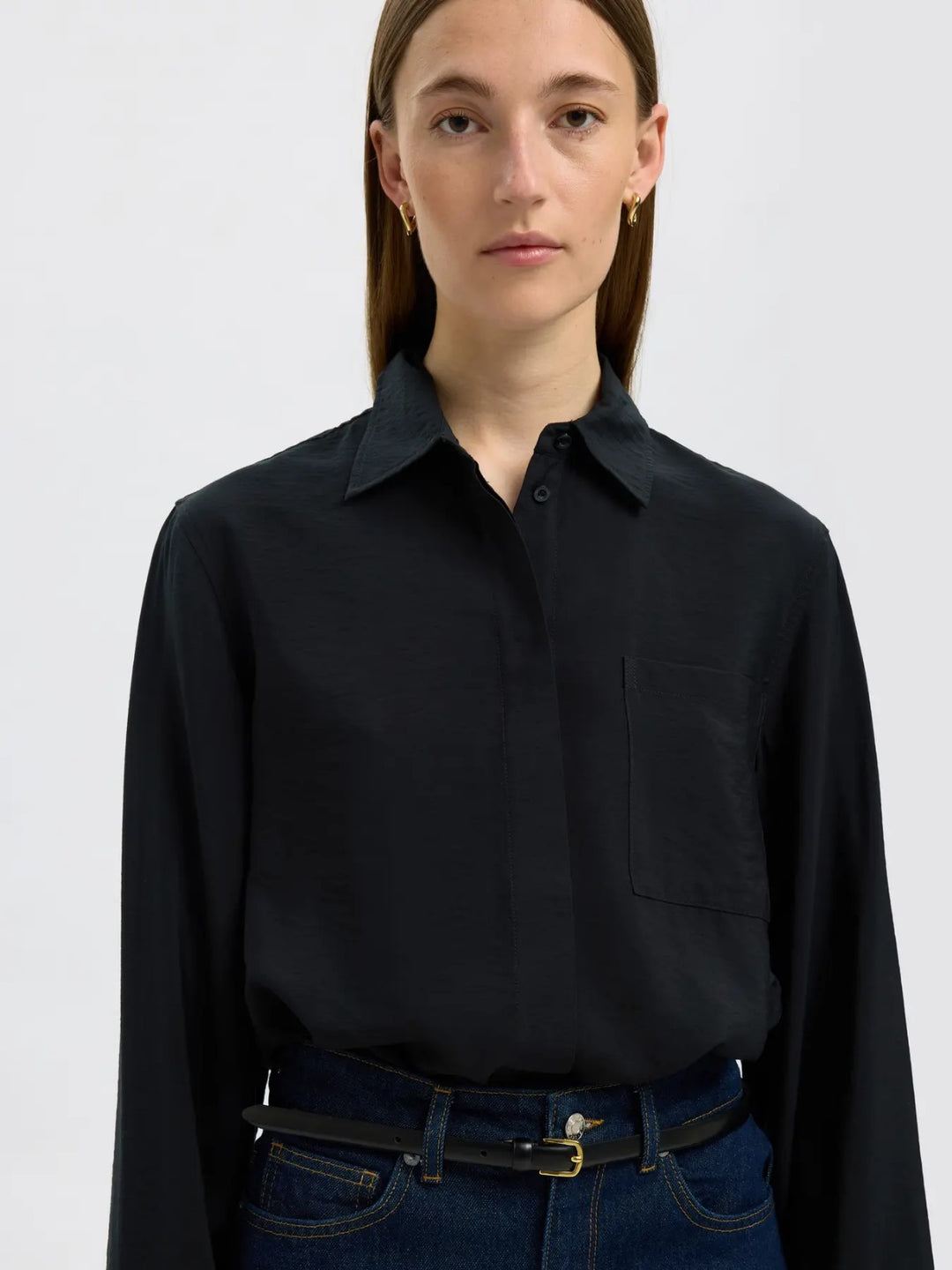 Camicia con taschino e maniche lunghe