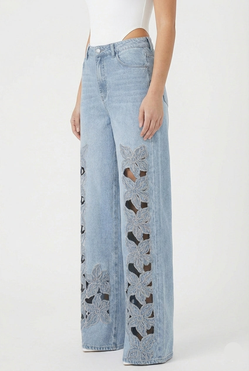 Jeans palazzo con ricami floreali