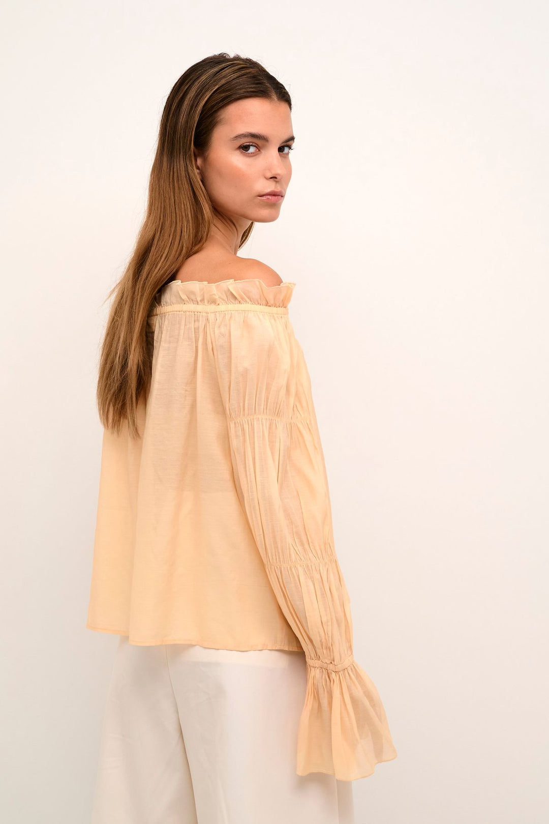 Blusa a spalle scoperte