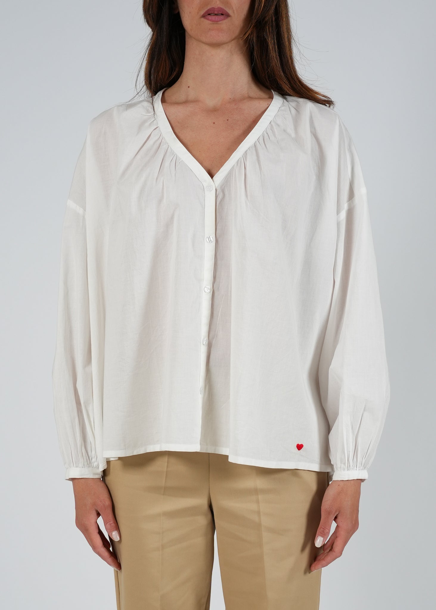 Blusa ascollo a V e maniche a sbuffo