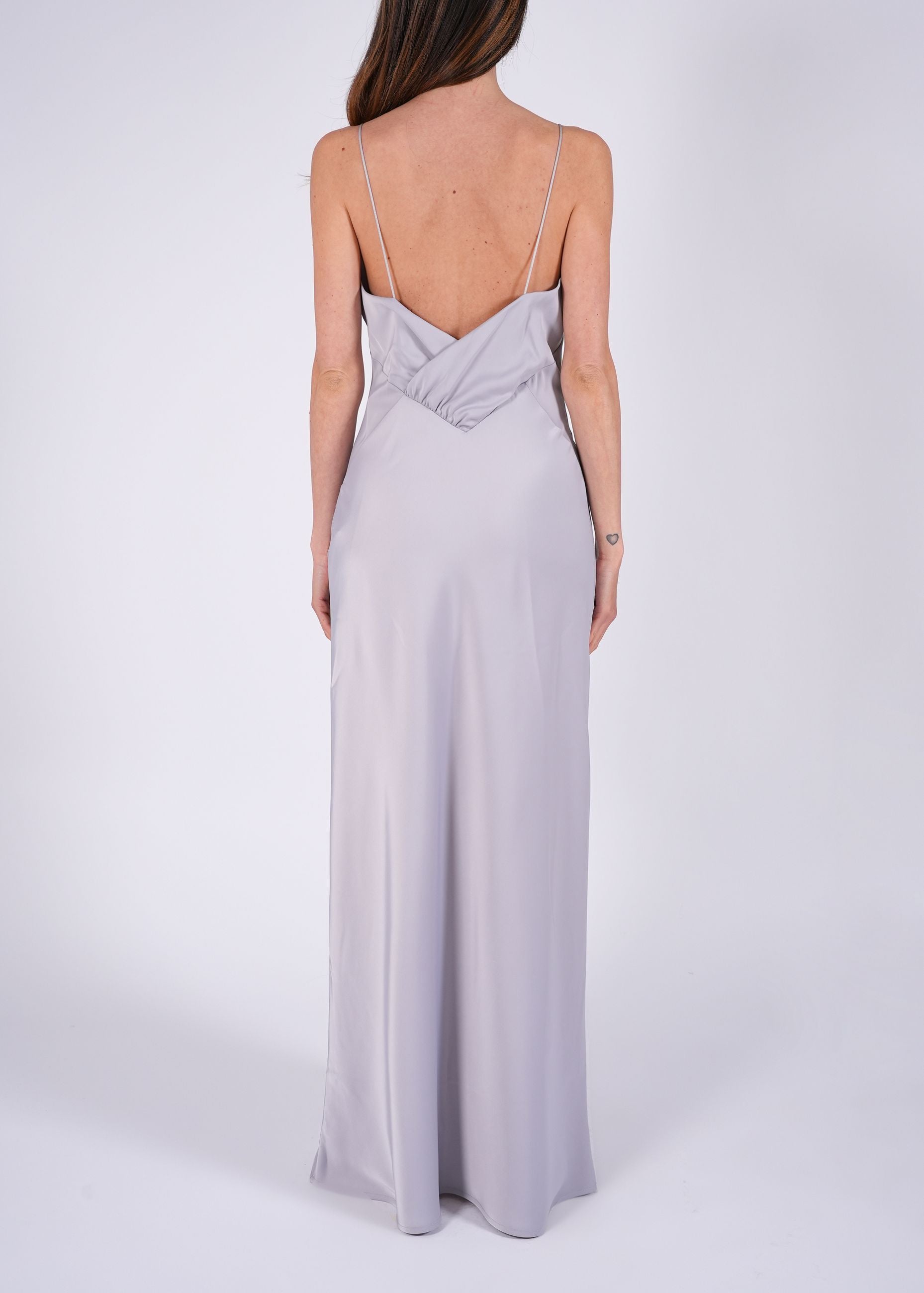 Abito lungo con scollo a V