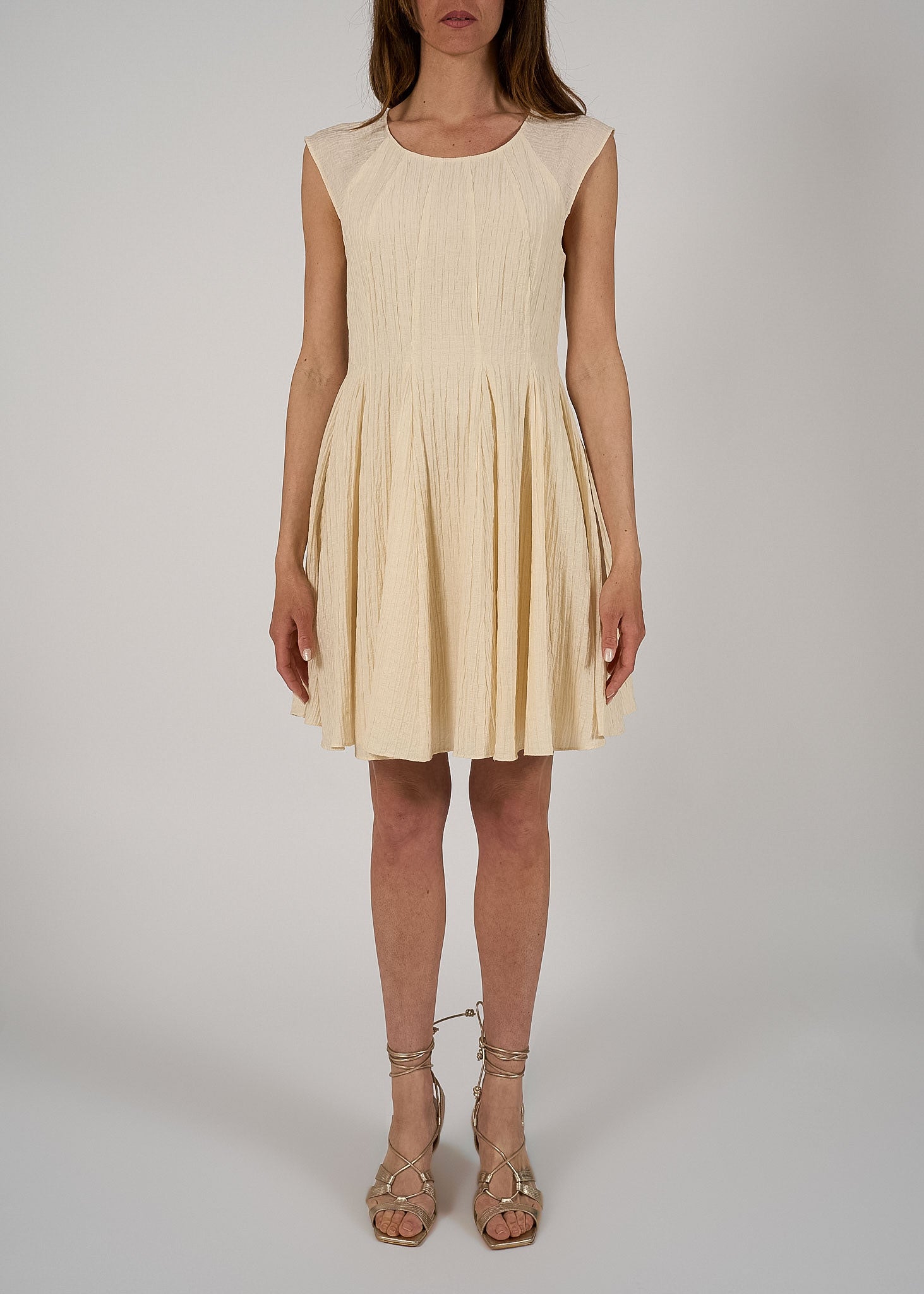 Abito corto in tessuto plissé