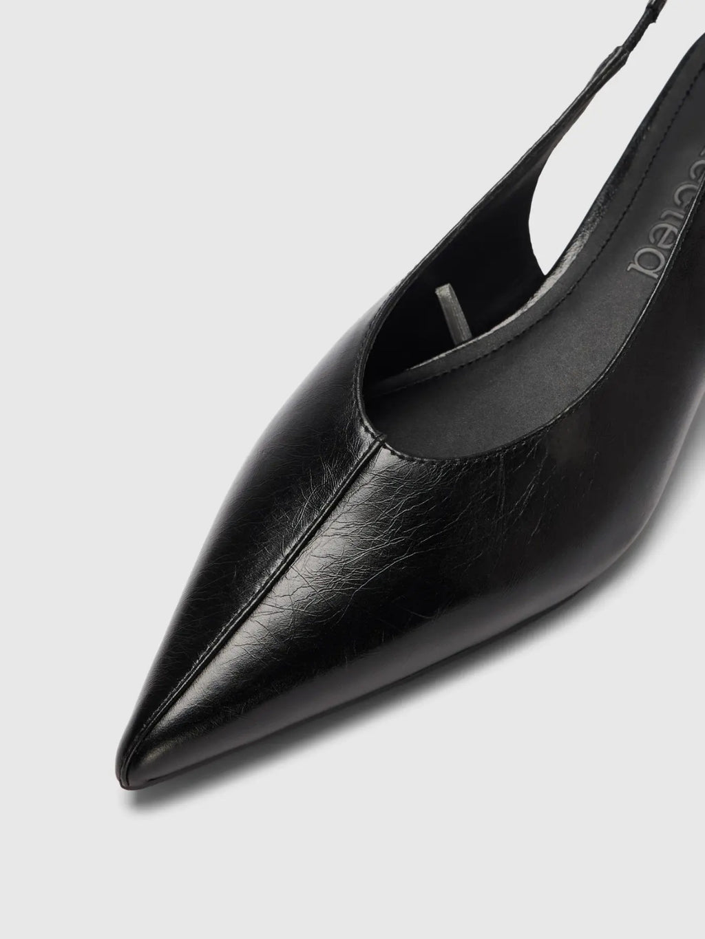 Décolleté Slingback Selected Femme in Pelle Nera con Tacco Basso e Punta Affusolata