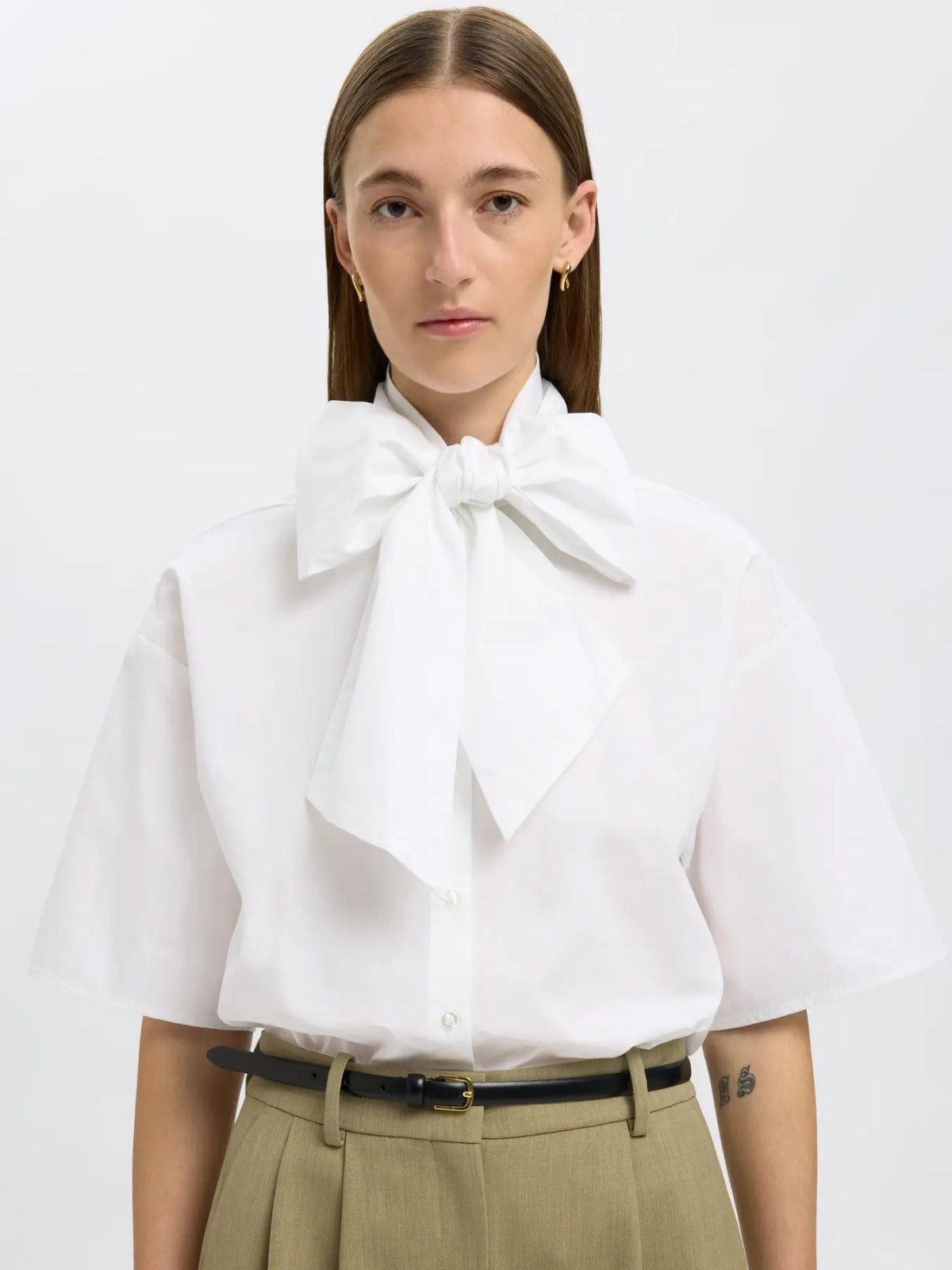 Camicia bianca con maxi fiocco