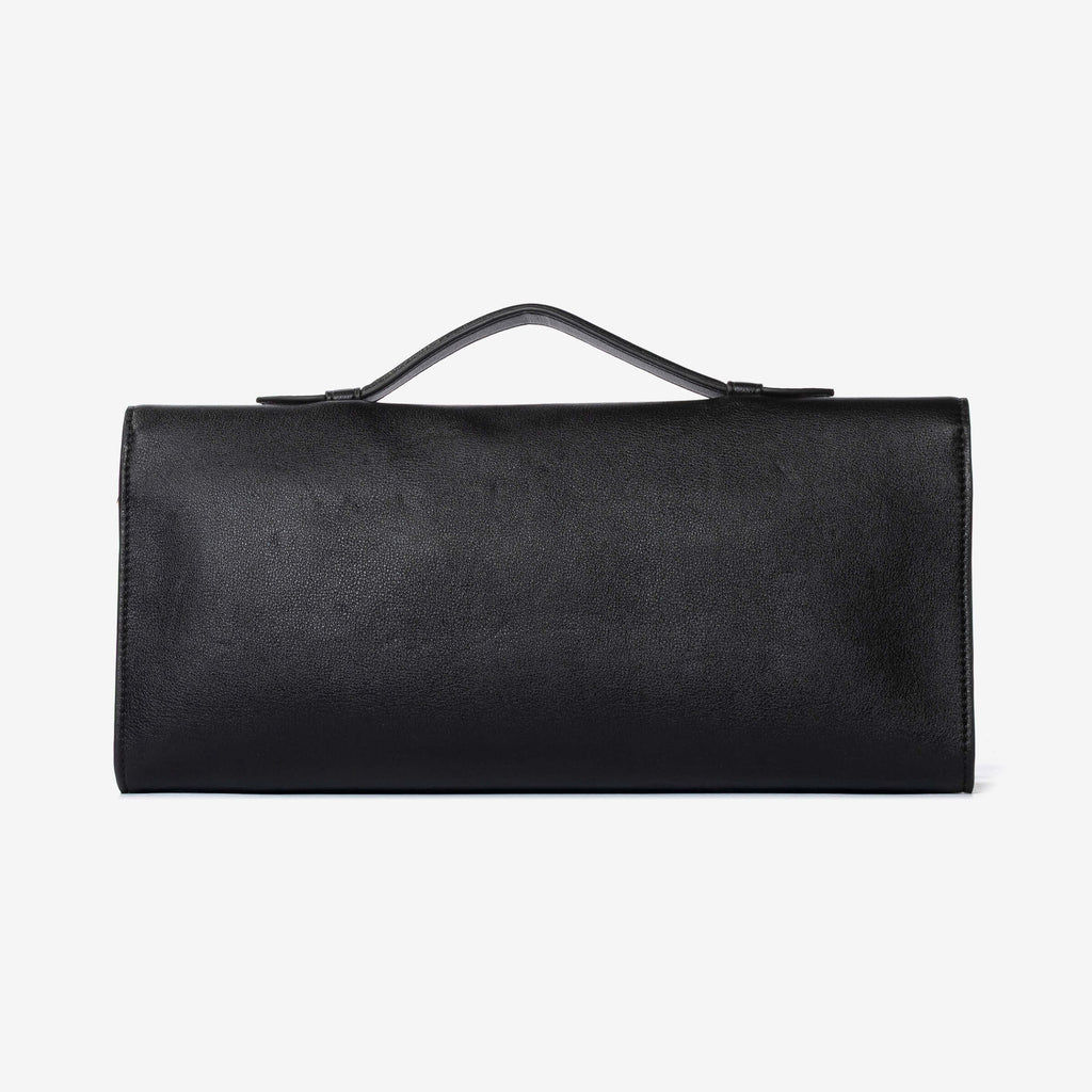 Borsa clutch nera con patch decorative