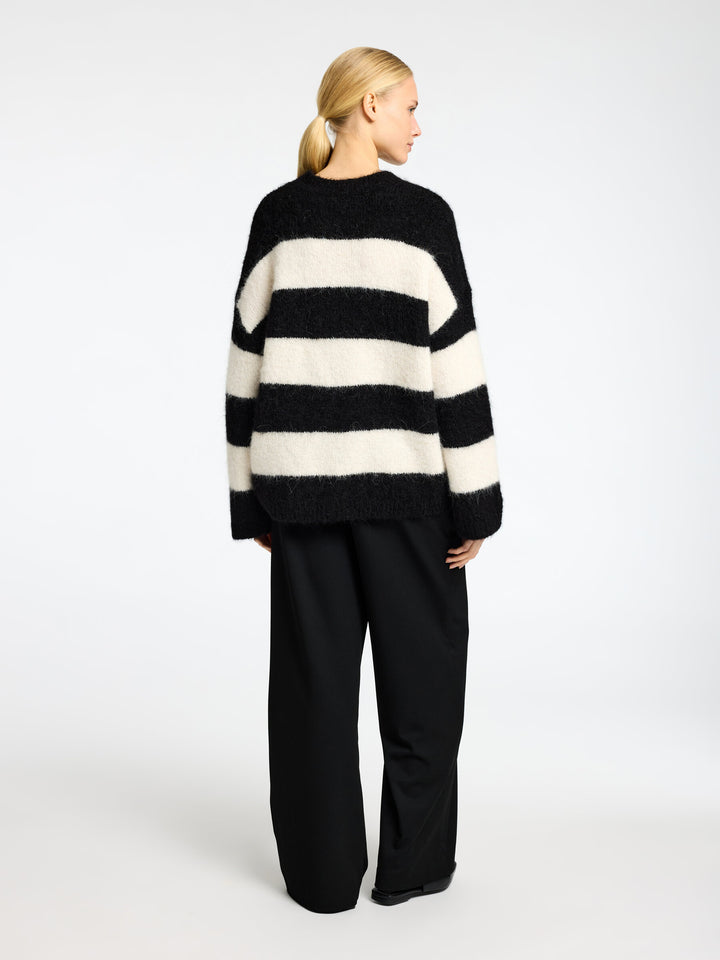 Maglione Oversize a Righe Bianco e Nero