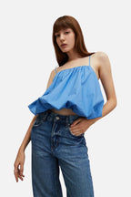 Top corto con spalline sottili