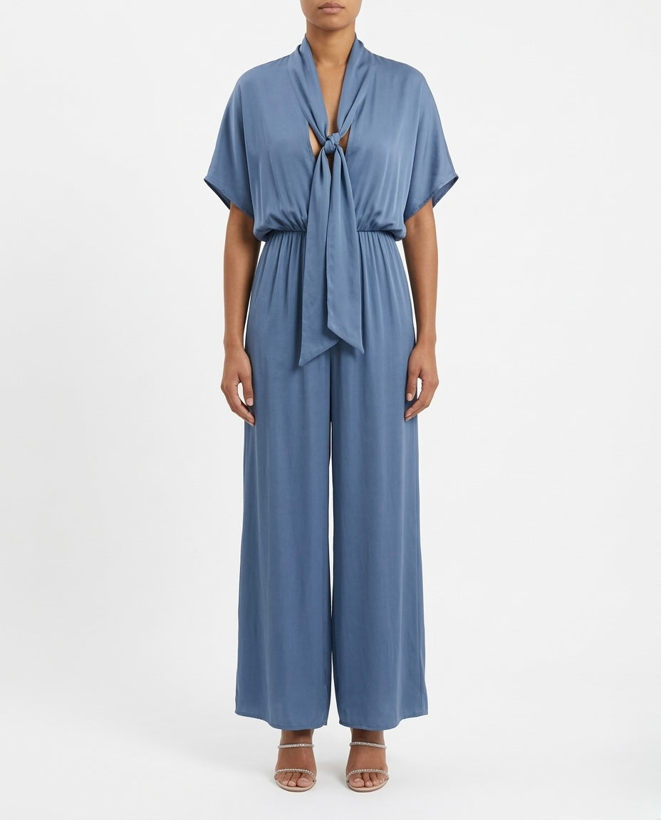 Tuta lunga in viscosa con fiocco al collo