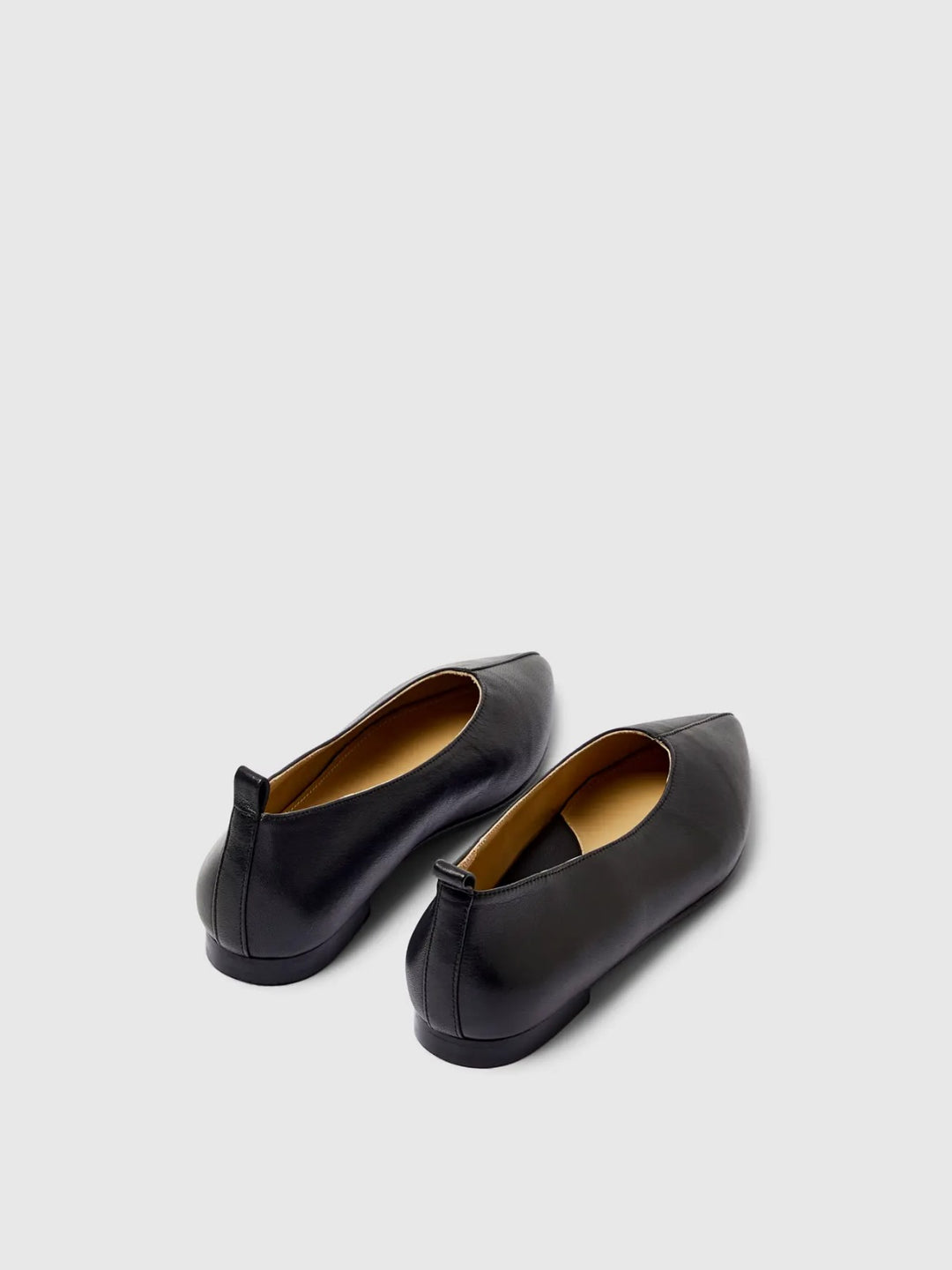 Ballerine nere in pelle a punta