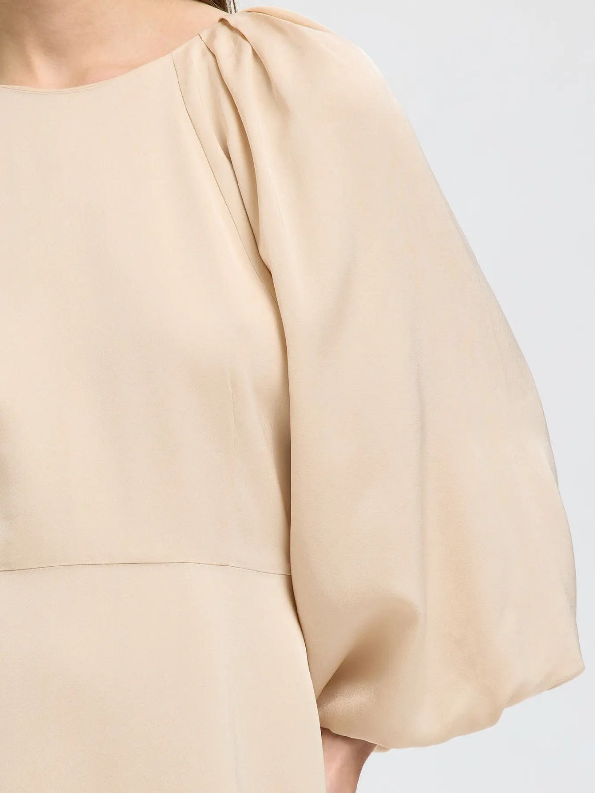 Abito corto in crêpe