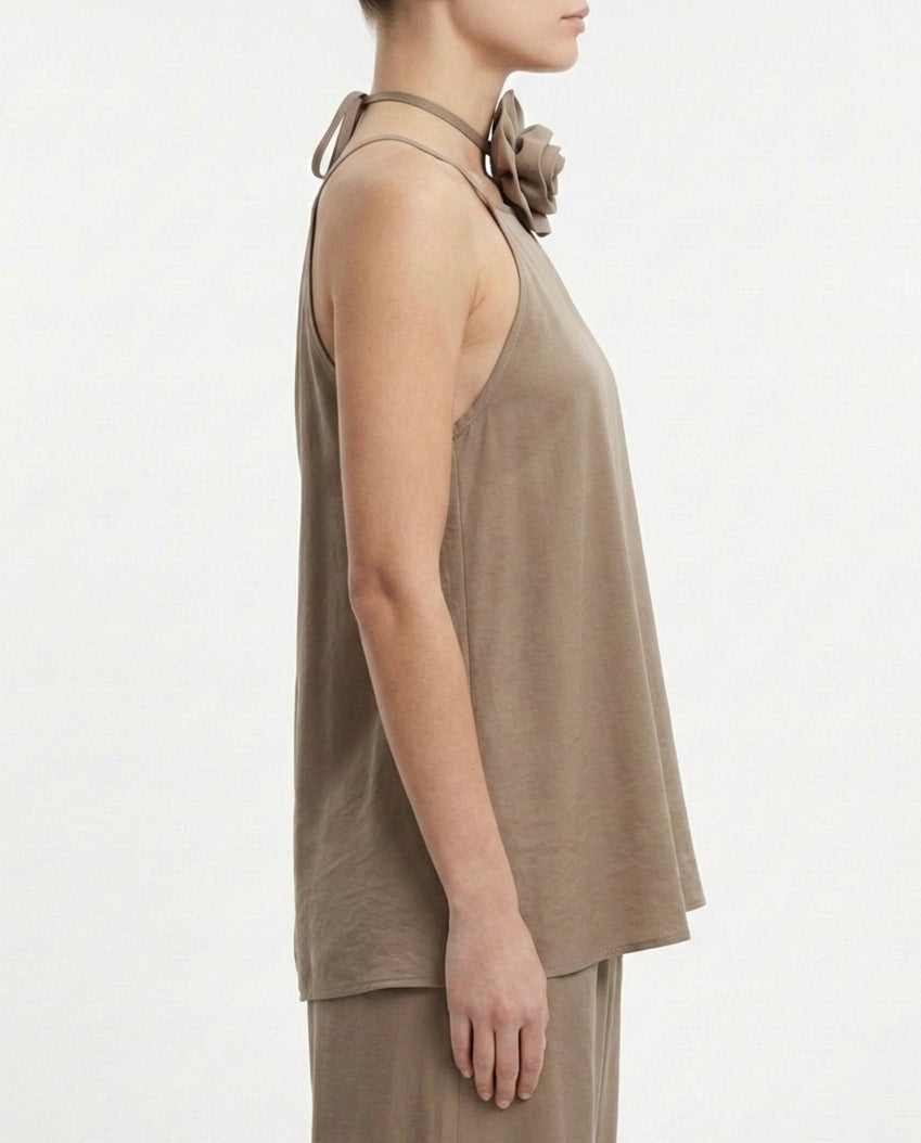 Top halter con fiore applicato