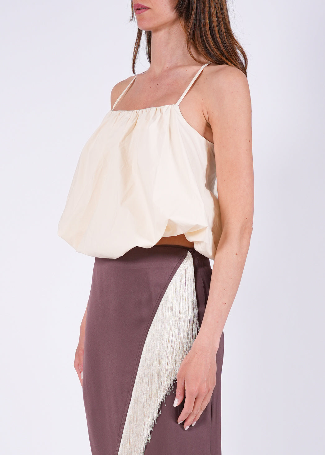 Top corto con spalline sottili