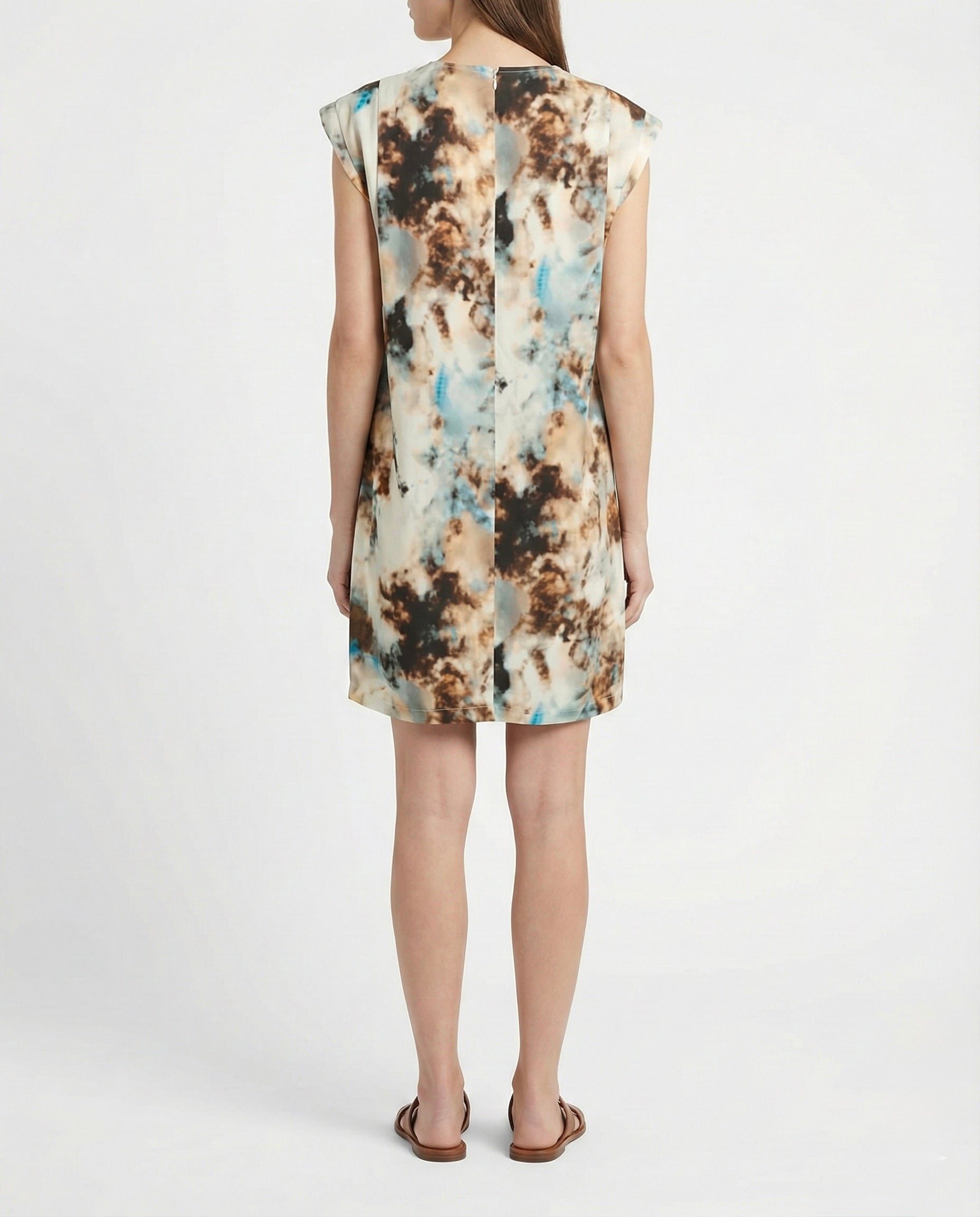 Abito smanicato con stampa astratta