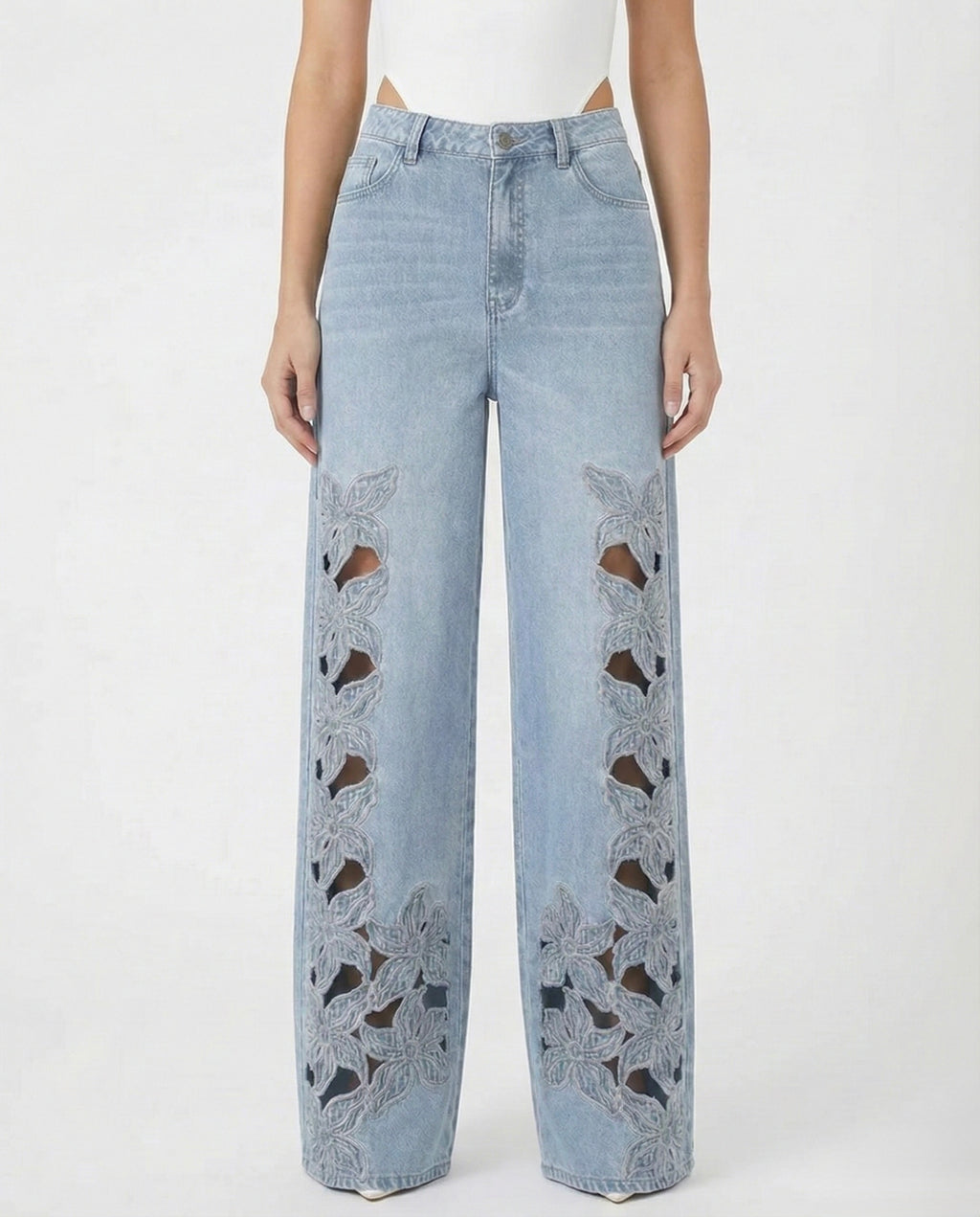 Jeans palazzo con ricami floreali