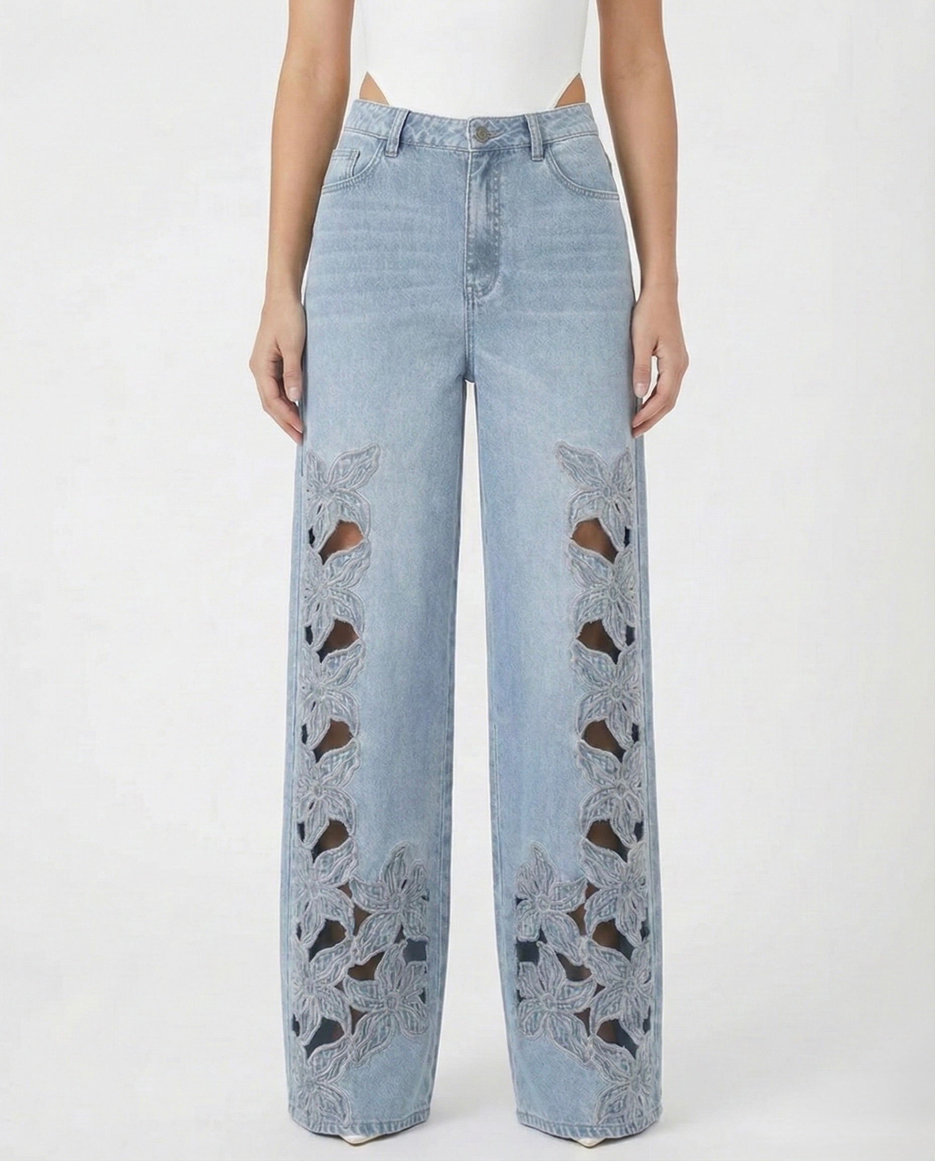 Jeans palazzo con ricami floreali