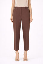 Pantalone taglio classico e vita media