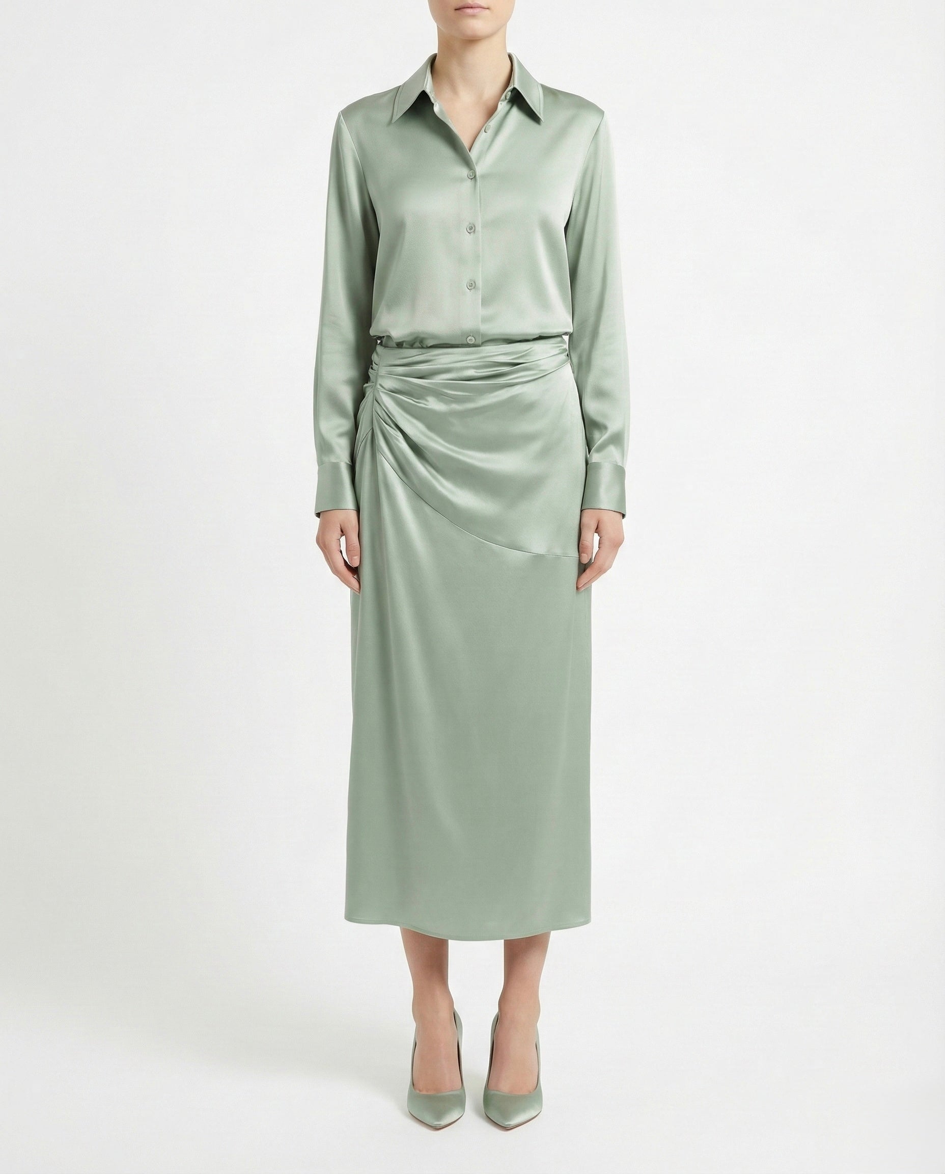 Abito midi in raso  con drappeggio