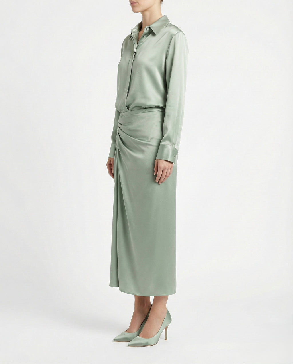 Abito midi in raso  con drappeggio