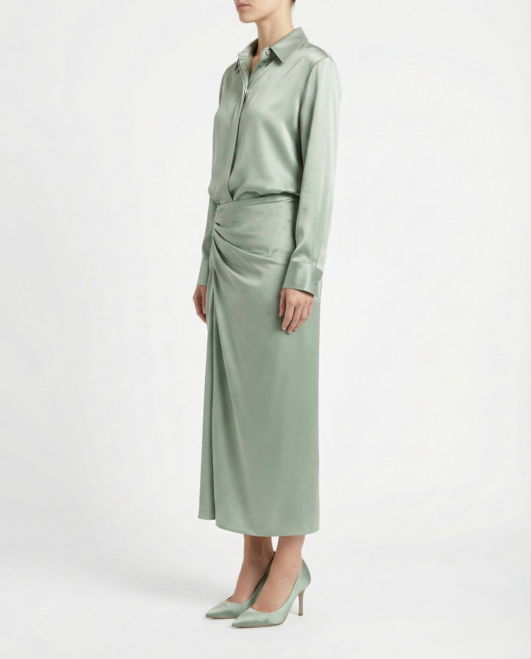 Abito midi in raso  con drappeggio