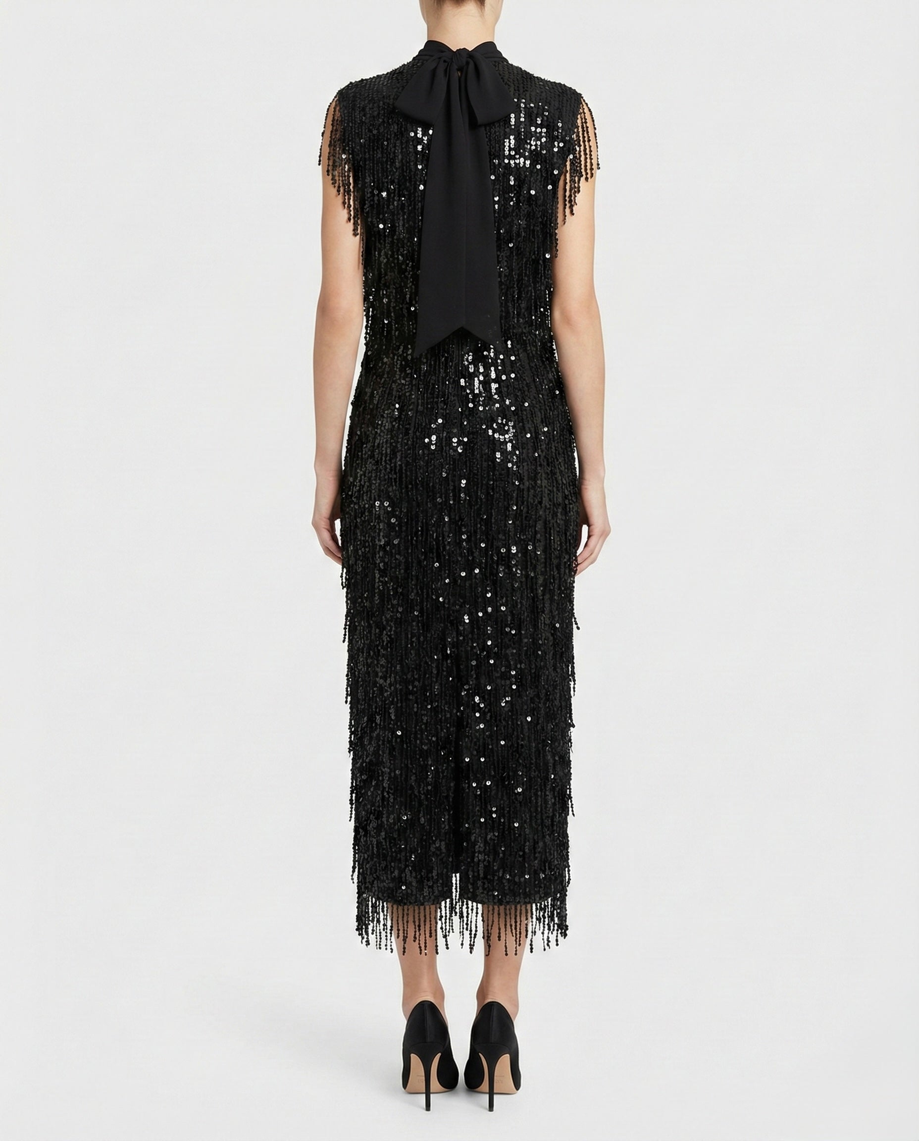 Abito midi nero con frange e paillettes