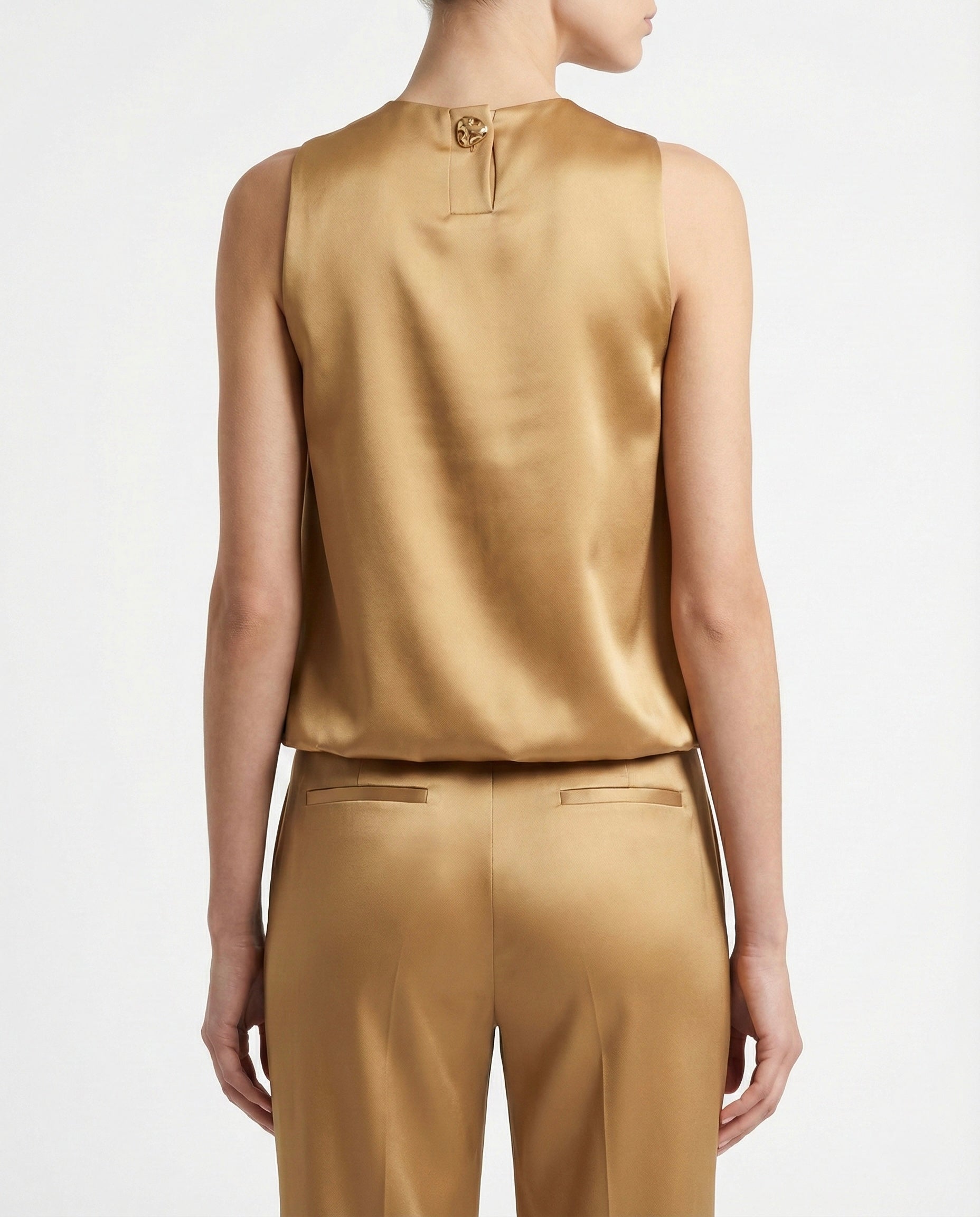 Top in raso smanicato