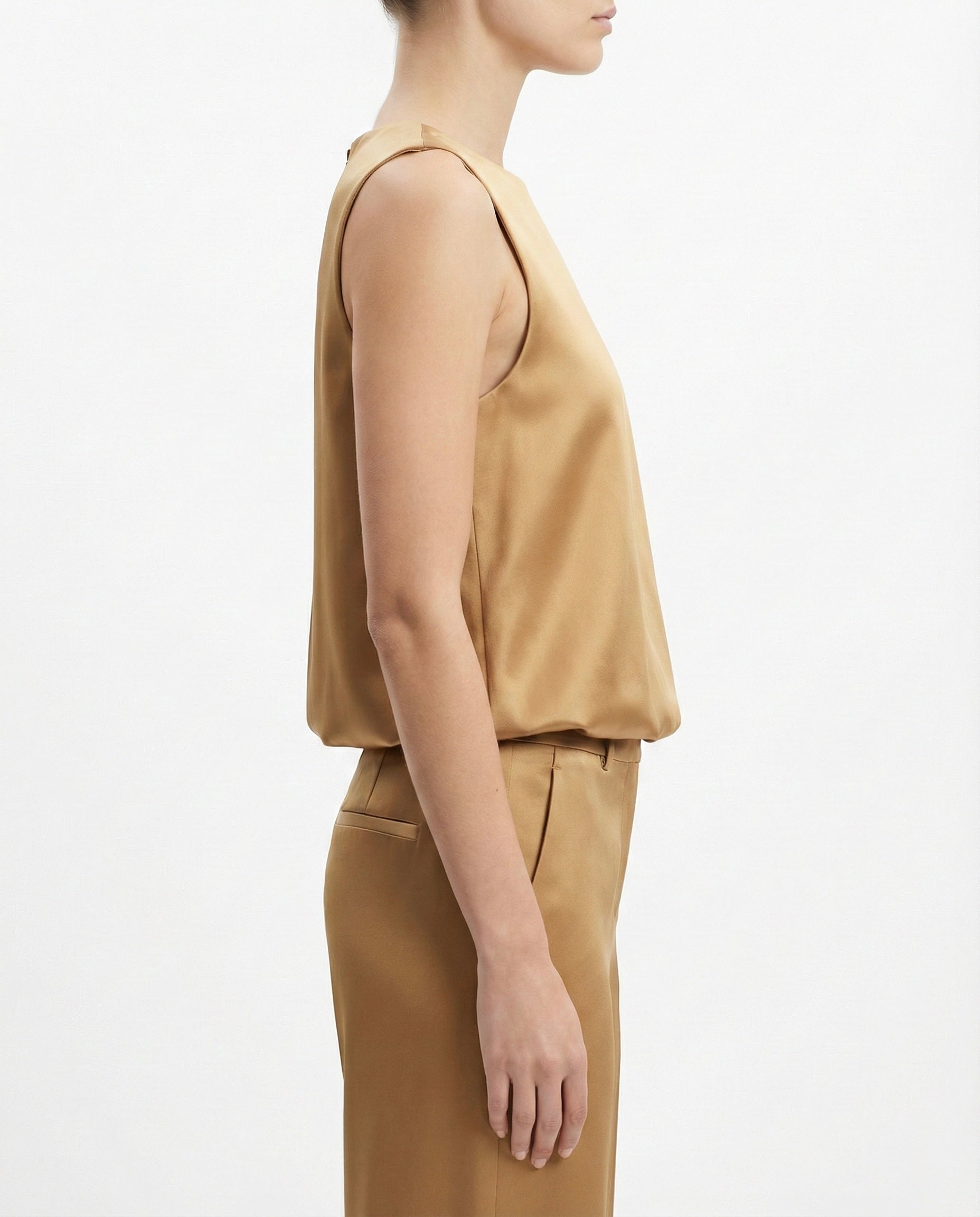 Top in raso smanicato