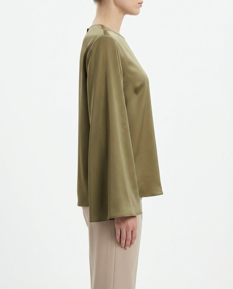 Blusa in raso con maniche ampie