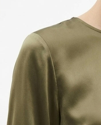 Blusa in raso con maniche ampie