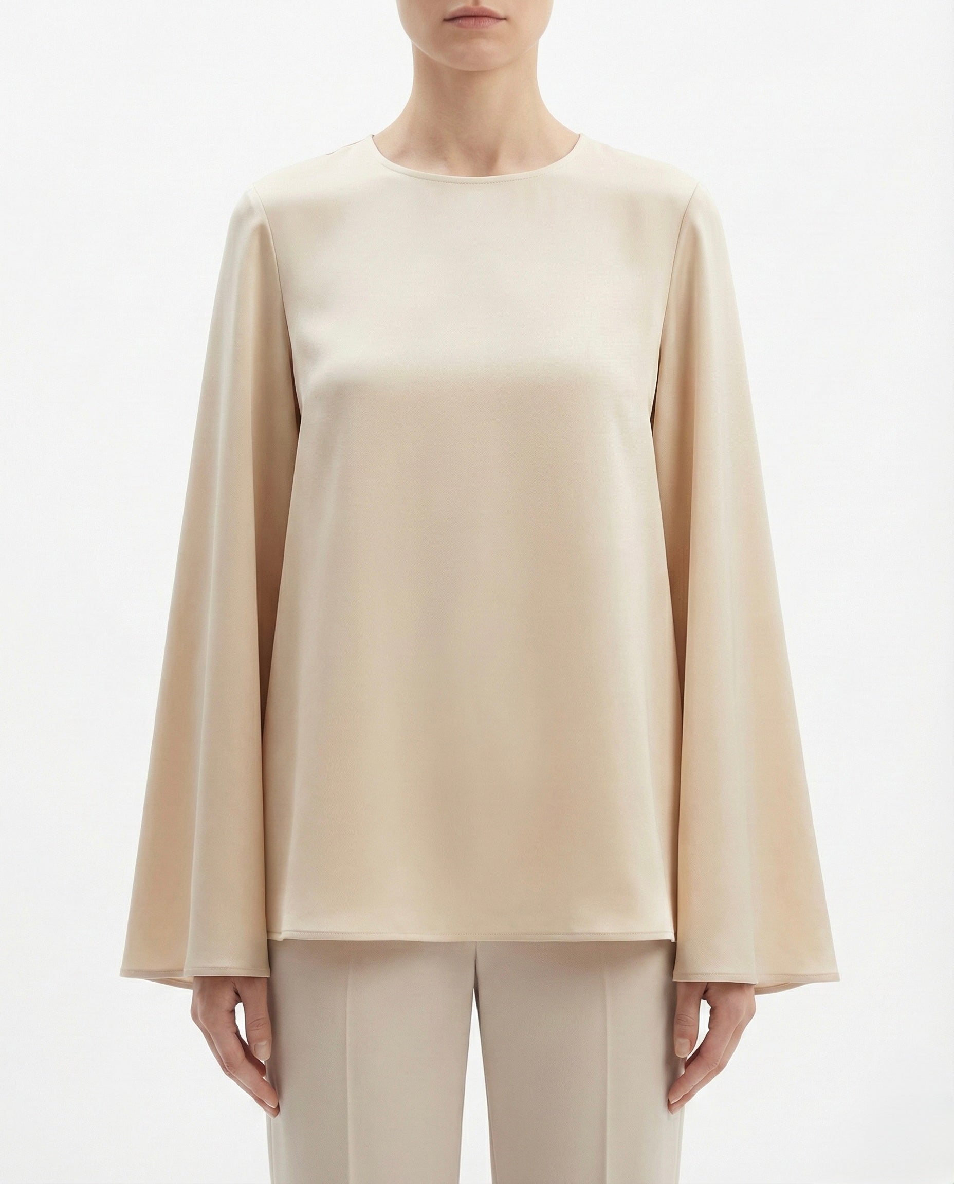 Blusa in raso con maniche ampie