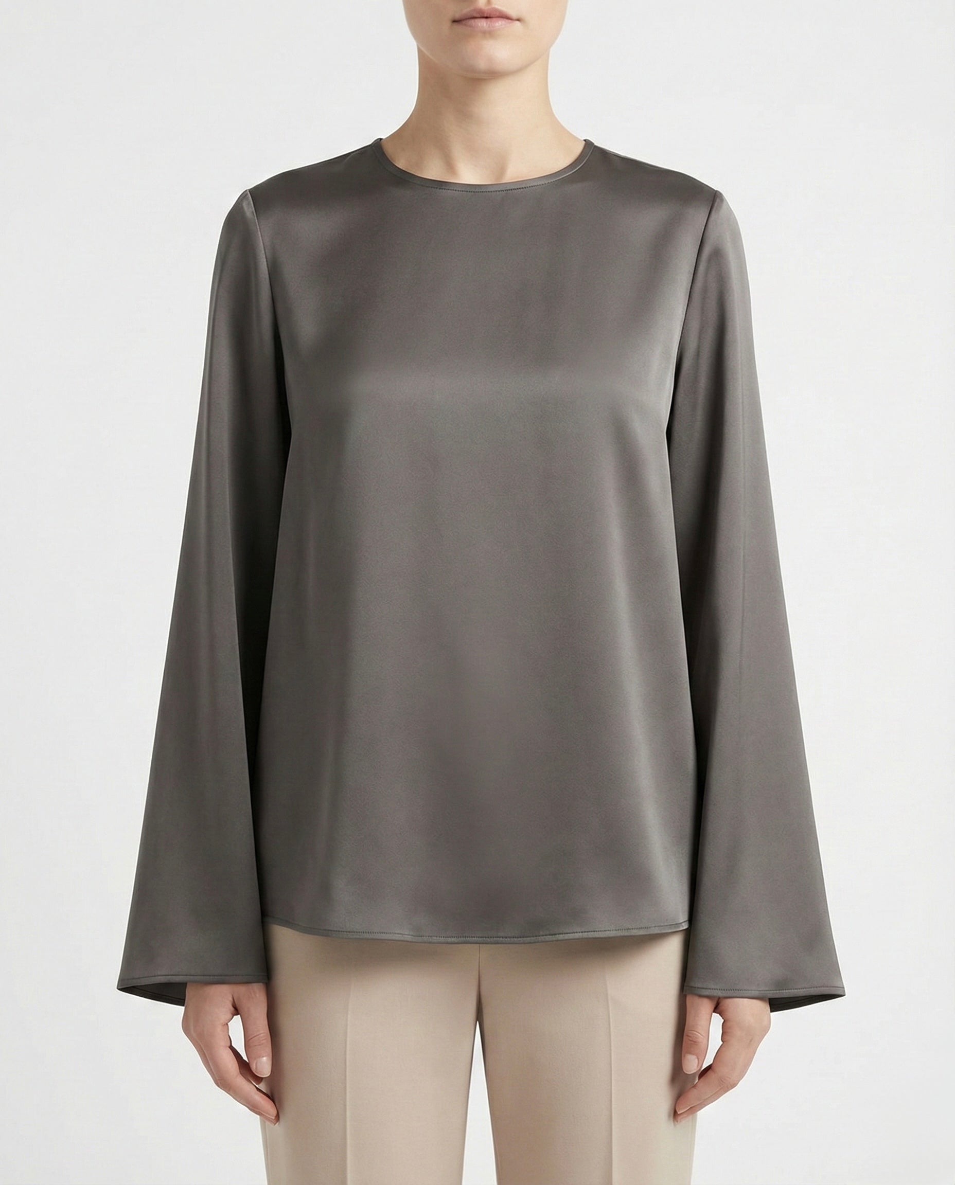 Blusa in raso con maniche ampie