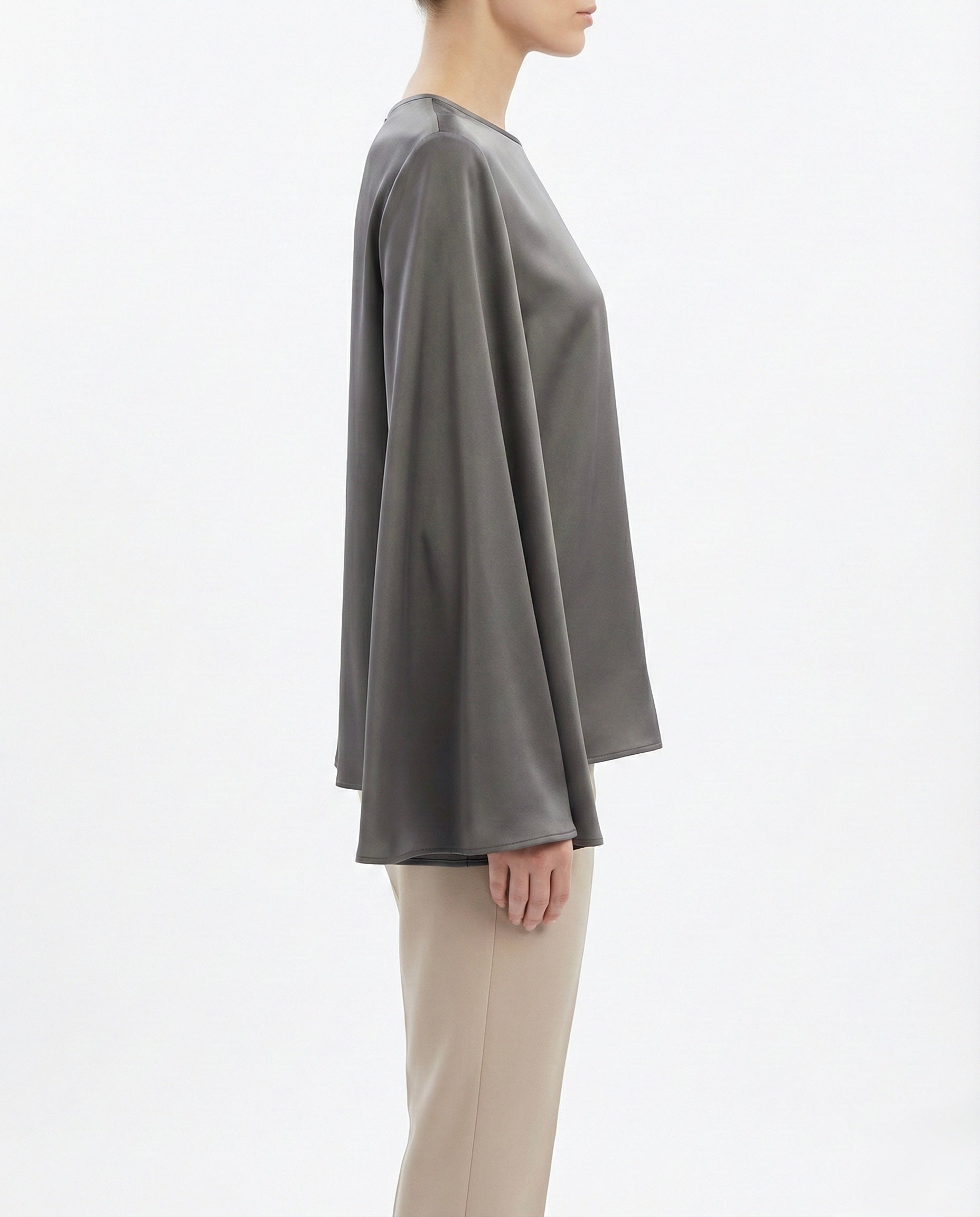 Blusa in raso con maniche ampie