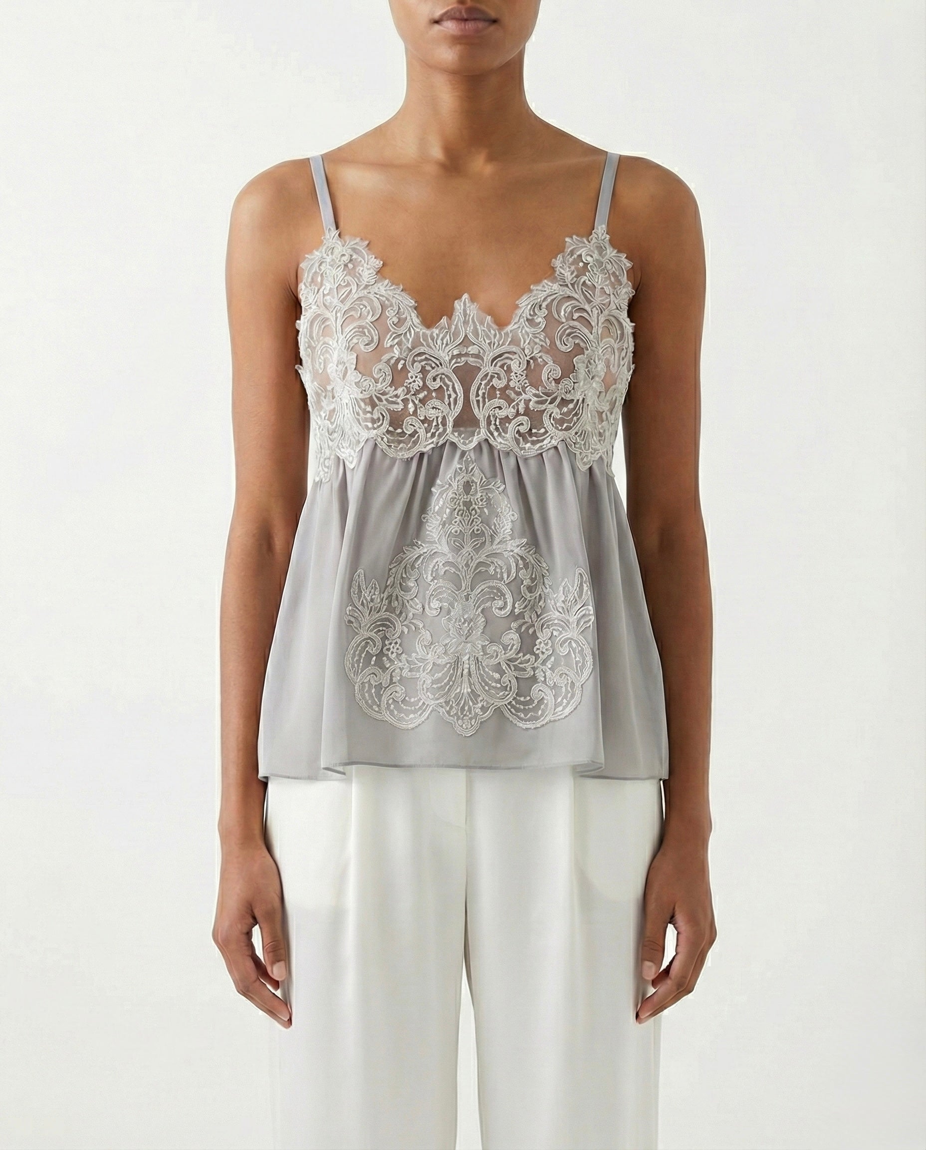 Top in seta con ricami in pizzo