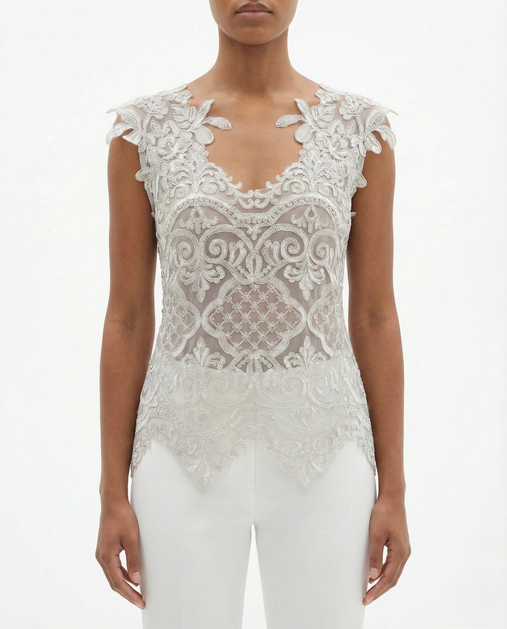 Top in pizzo ricamato e chiusura a fiocco