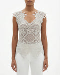 Top in pizzo ricamato e chiusura a fiocco