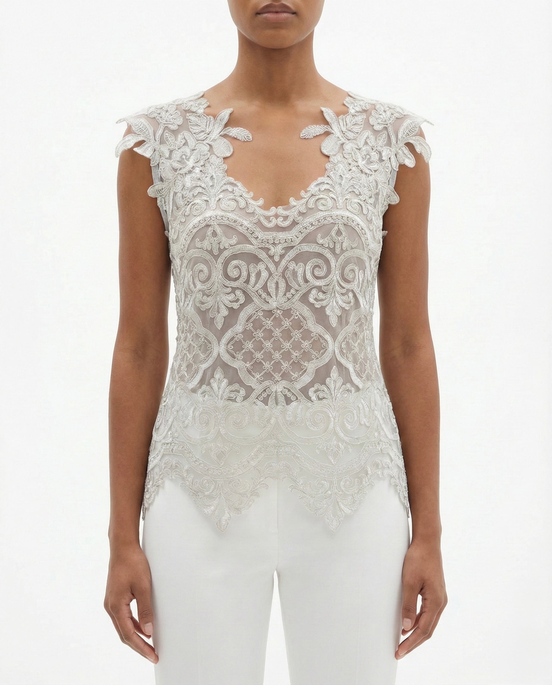 Top in pizzo ricamato e chiusura a fiocco