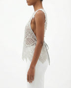 Top in pizzo ricamato e chiusura a fiocco