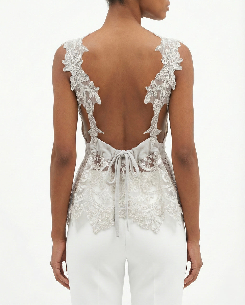 Top in pizzo ricamato e chiusura a fiocco
