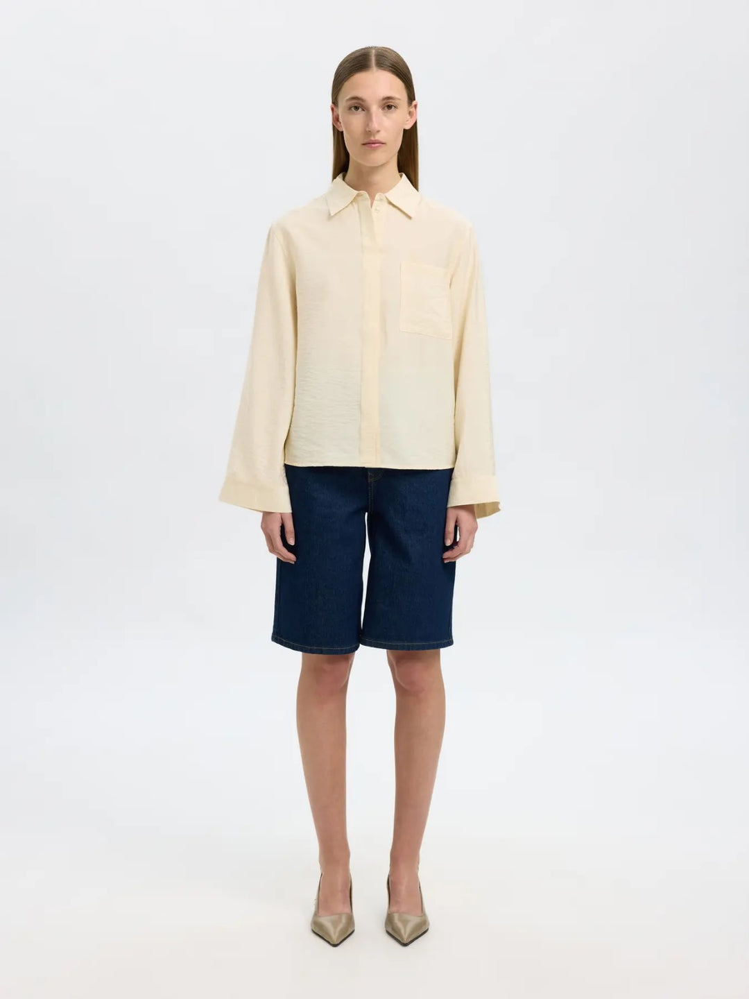 Camicia con taschino e maniche lunghe