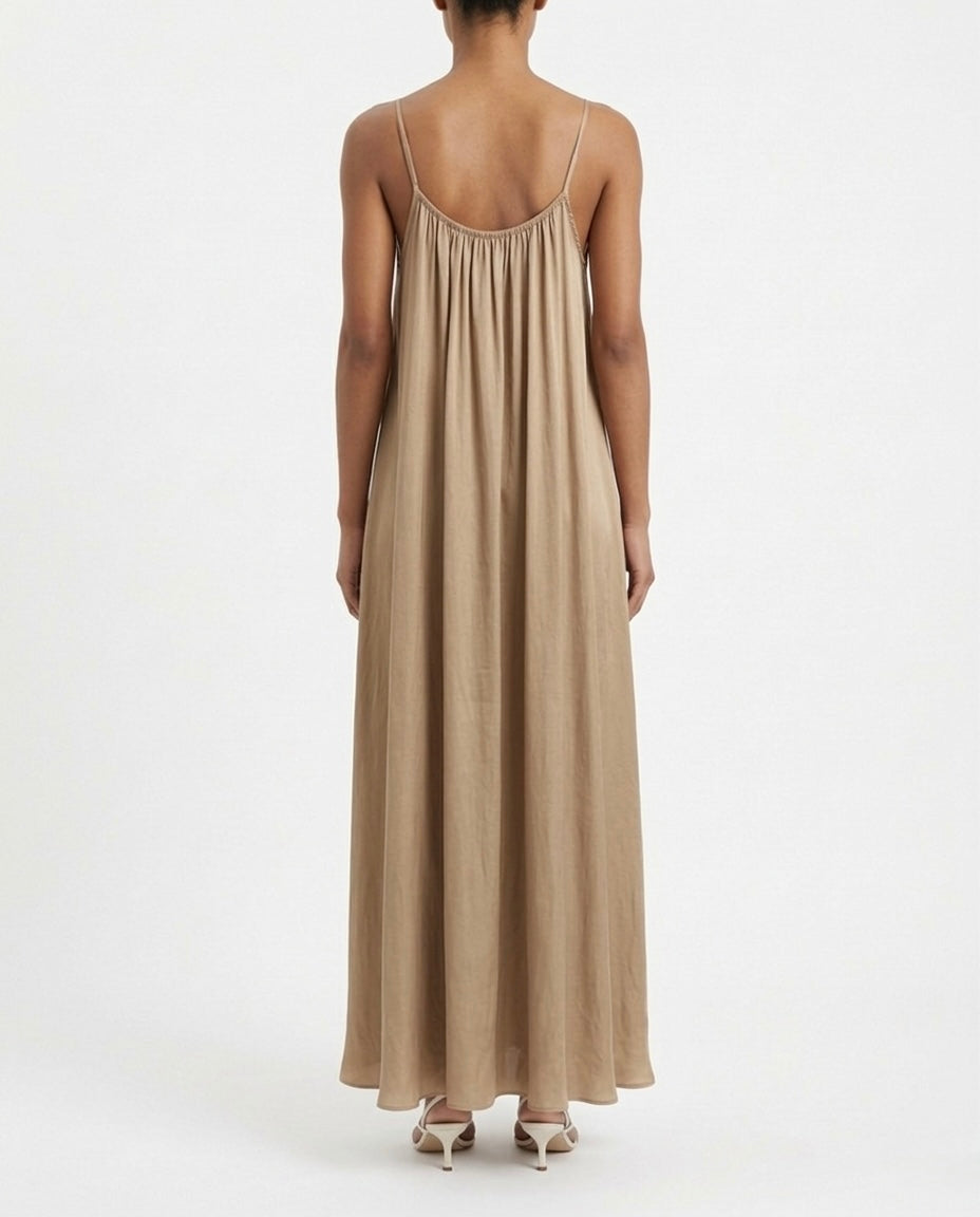 Abito lungo con spalline sottili