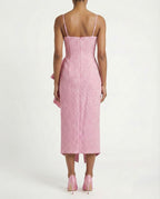 Abito midi rosa monospalla con balze