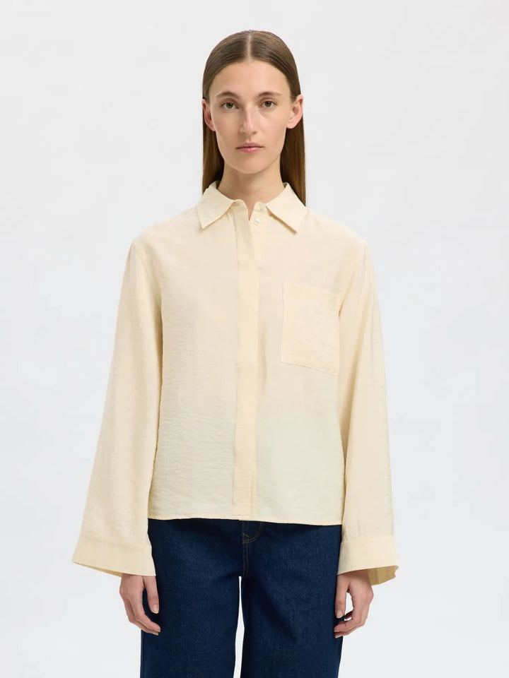Camicia con taschino e maniche lunghe
