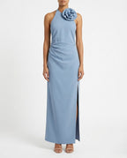 Abito lungo monospalla con fiore