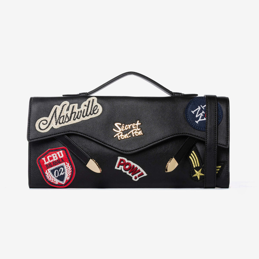 Borsa clutch nera con patch decorative