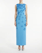 Abito lungo azzurro con fiori applicati