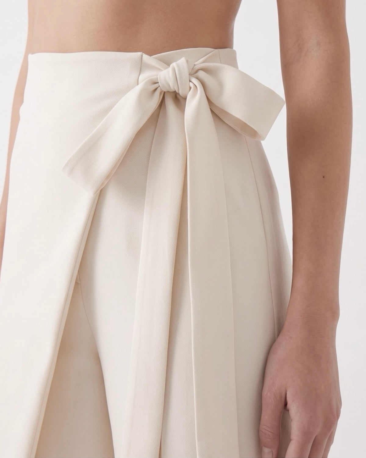 Pantalone Isabelle Blanche Avorio con Pannello Frontale e Fiocco