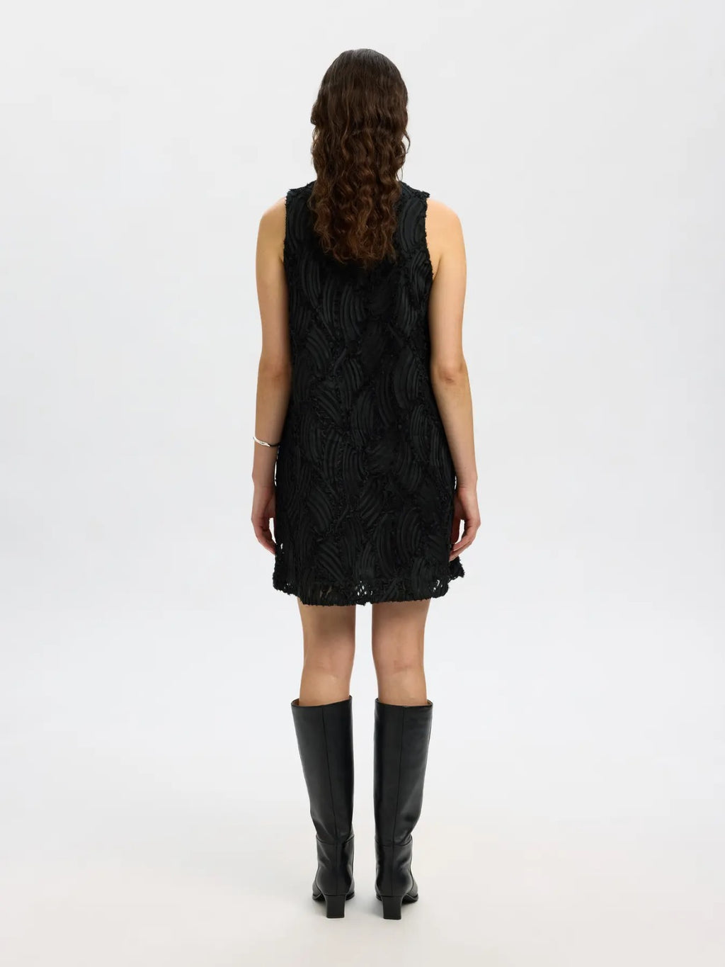 Abito corto con texture a rilievo