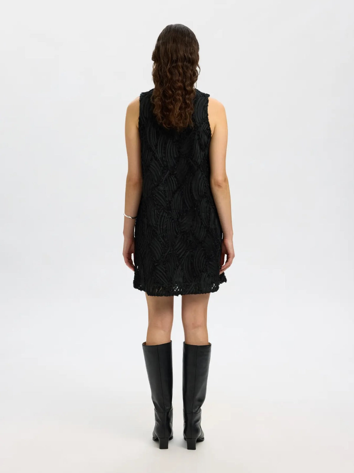 Abito corto con texture a rilievo