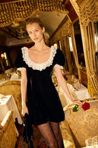 Abito Corto Nero con Colletto in Pizzo