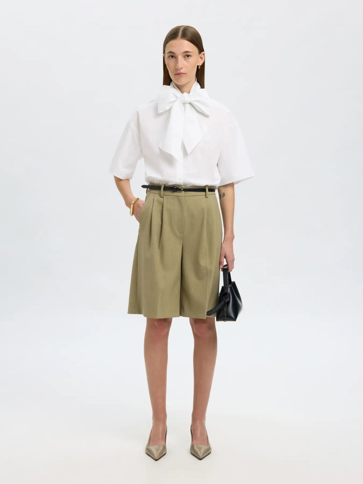 Camicia bianca con maxi fiocco